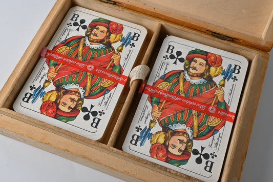 Kartenspiel in Holzbox, 2 Kartendecks, Altenburger Spielkarten, Rommé, Bridge, Poker, Canasta, Einzelstück, 1960er Jahre