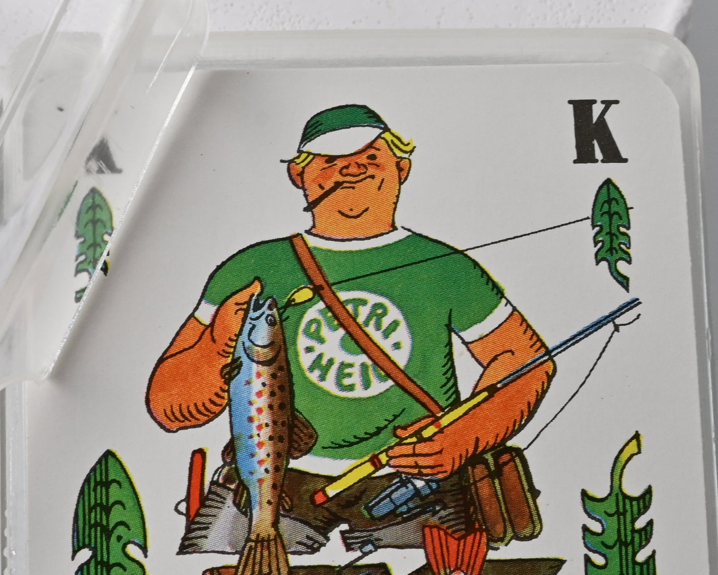 Skat deck DDR, VEB Altenburger Playing Cards, souvenir skat “angler” motif, German suited deck, 1980s