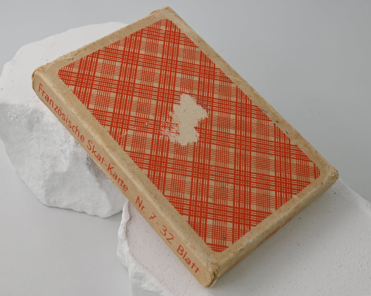 Skat Game – Altenburger Playing Cards, Skat-Karte Nr. 7, French-Suited Design, Checked Back – c. 1940 – One of a Kind