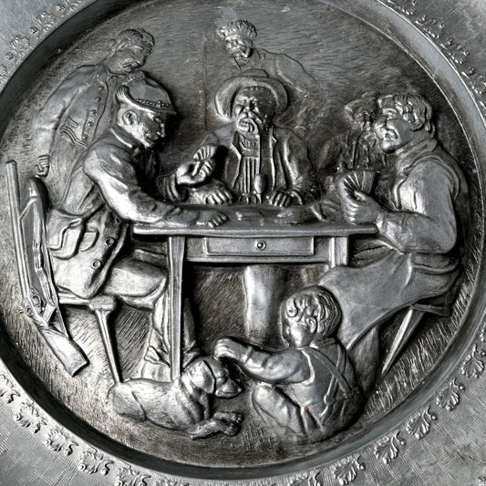 Zinn-Wandteller „Kartenspieler im Wirtshaus“ – ca. 1970er Jahre – Einzelstück