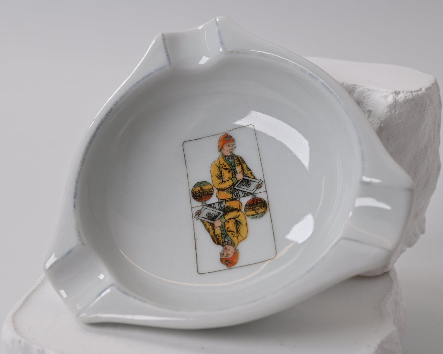 Keramik Aschenbecher mit Skatmotiv, VEB Ilmenau DDR, preußisches Doppelbild, Einzelstück, 1950er Jahre