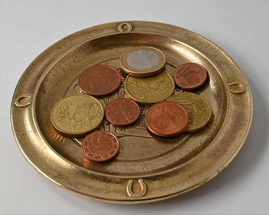 Messing-Spielgeldteller – Kartenspiel-Deko mit Hufeisen und Spielkarten, Poker-Chip-Teller – 1940er Jahre