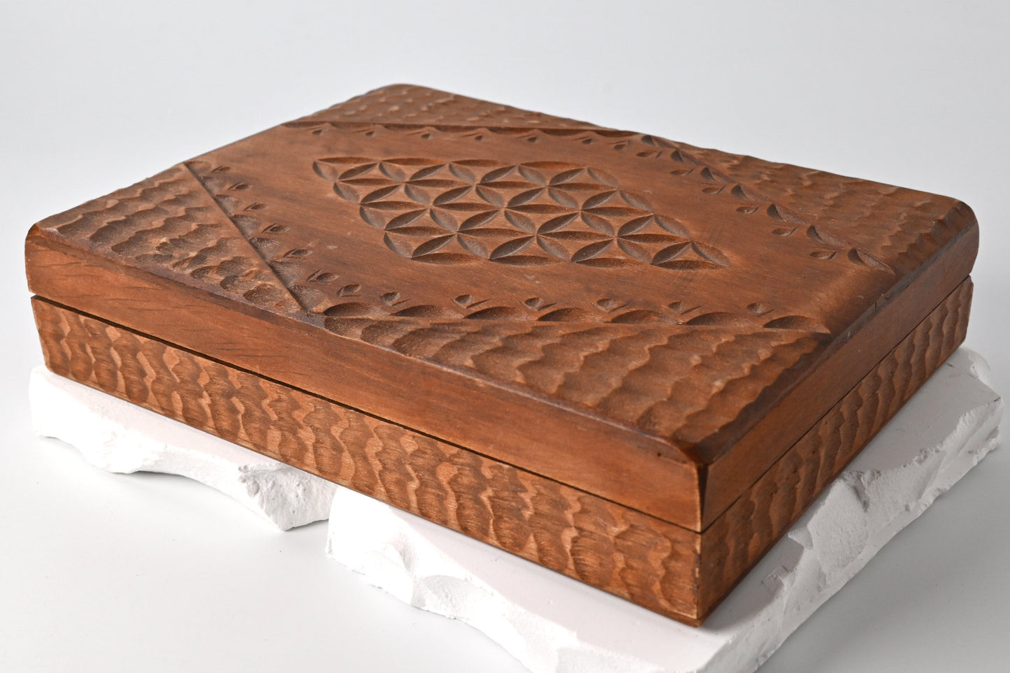 Playing Card Set – Ferd. Piatnik “Sehr feine Karten” No. 232, Rummy, Bridge, Poker, Whist, Carved Wooden Box, Vintage Austrian Playing Cards – 1950s