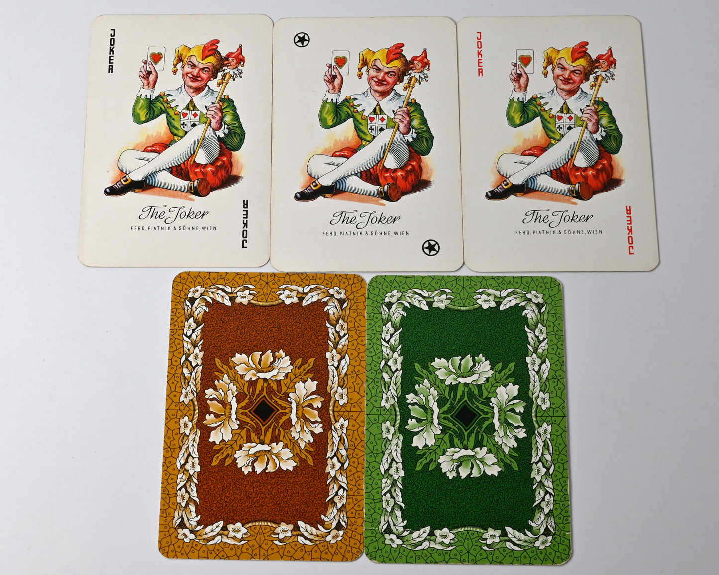 Playing Card Set – Ferd. Piatnik “Sehr feine Karten” No. 232, Rummy, Bridge, Poker, Whist, Carved Wooden Box, Vintage Austrian Playing Cards – 1950s