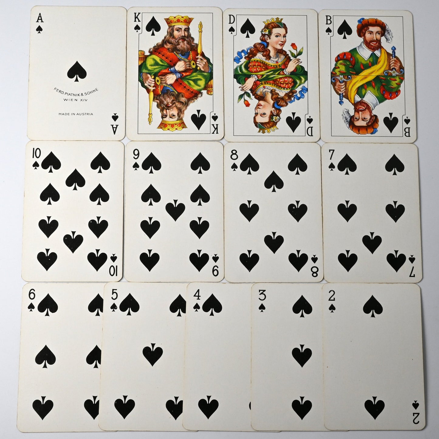 Playing Card Set – Ferd. Piatnik “Sehr feine Karten” No. 232, Rummy, Bridge, Poker, Whist, Carved Wooden Box, Vintage Austrian Playing Cards – 1950s