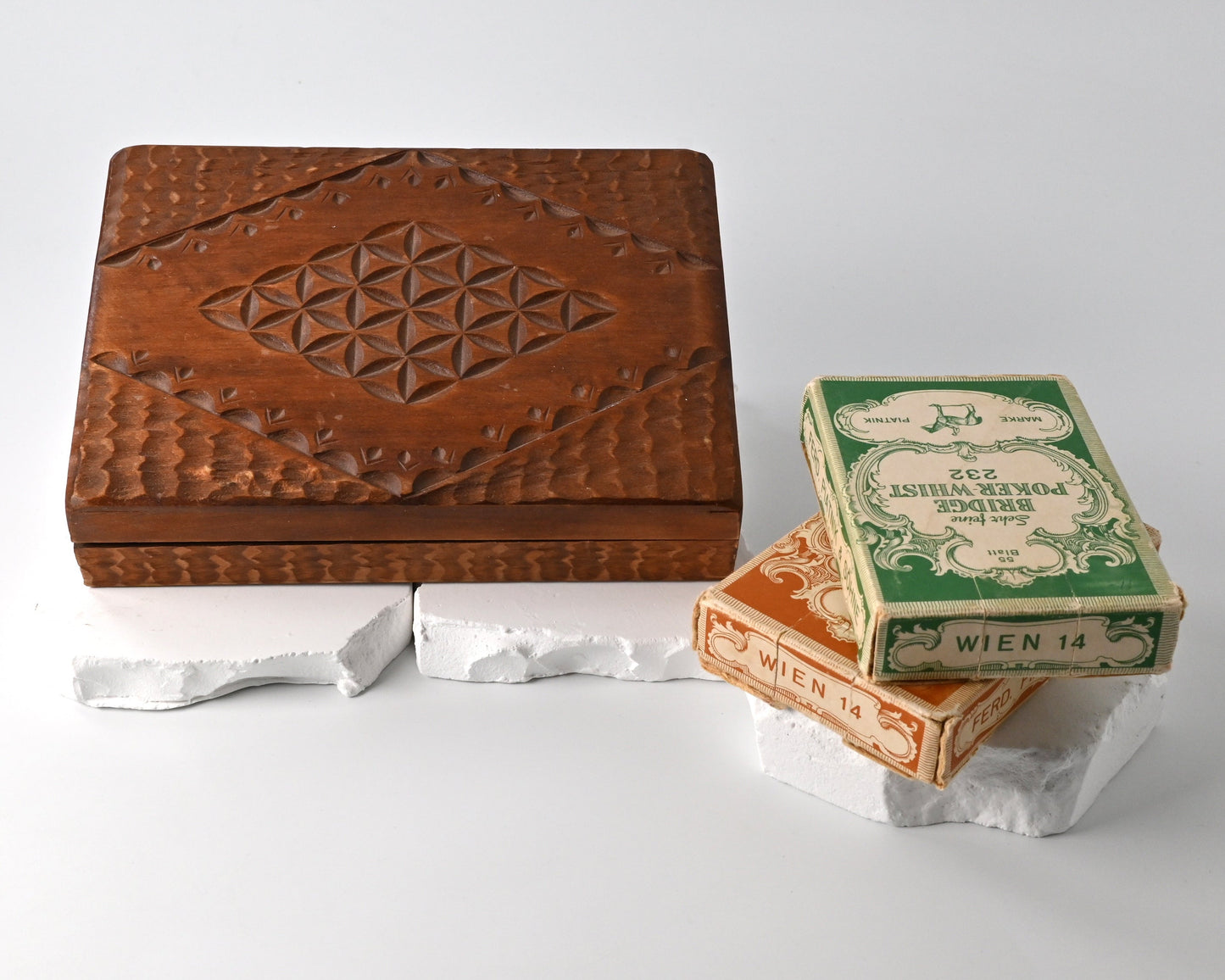 Playing Card Set – Ferd. Piatnik “Sehr feine Karten” No. 232, Rummy, Bridge, Poker, Whist, Carved Wooden Box, Vintage Austrian Playing Cards – 1950s