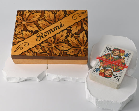 Kartenspiel in Holzbox, 2 Kartendecks, Altenburger Spielkarten, Rommé, Bridge, Poker, Canasta, Einzelstück, 1960er Jahre
