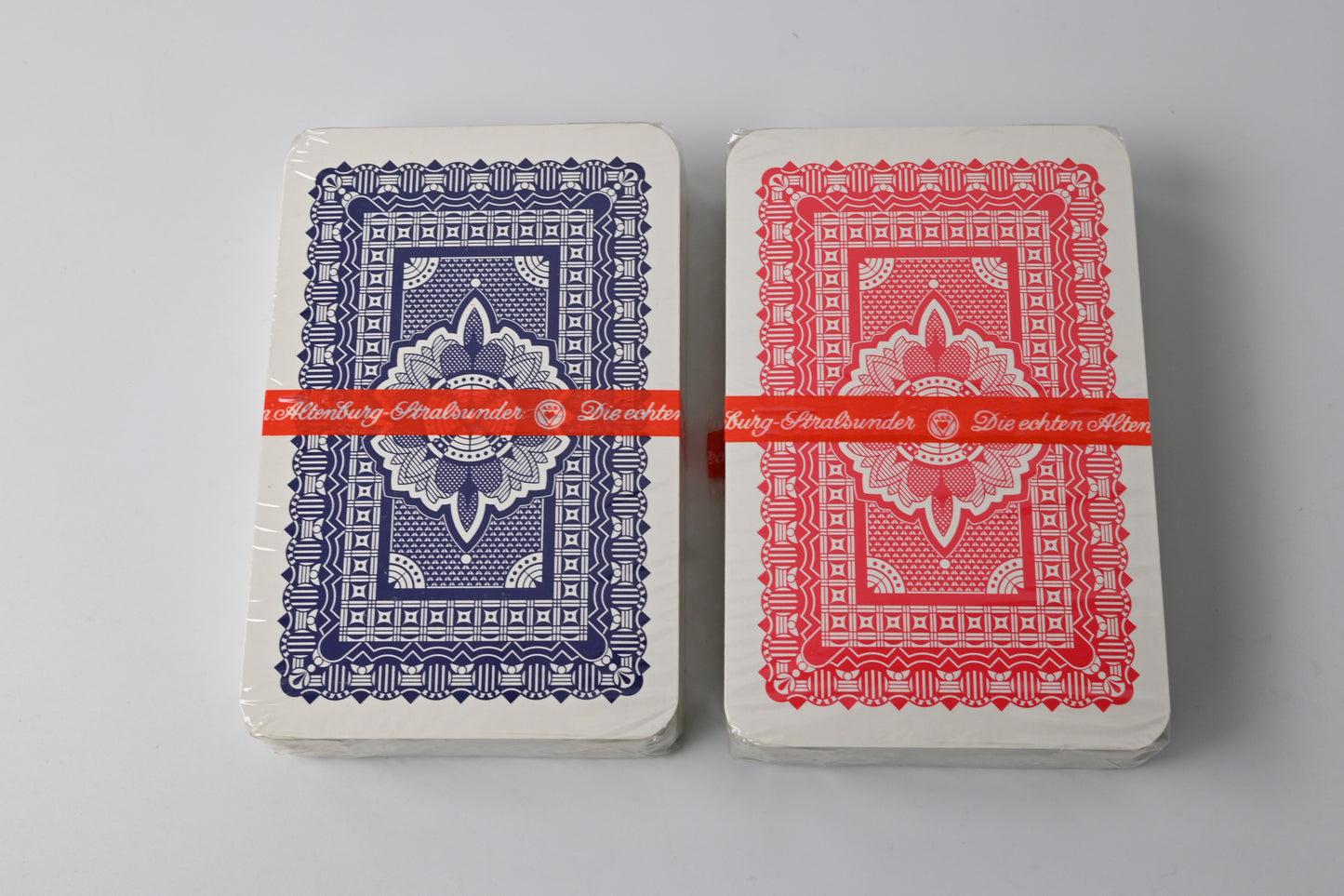 Kartenspiel in Holzbox, 2 Kartendecks, Altenburger Spielkarten, Rommé, Bridge, Poker, Canasta, Einzelstück, 1960er Jahre
