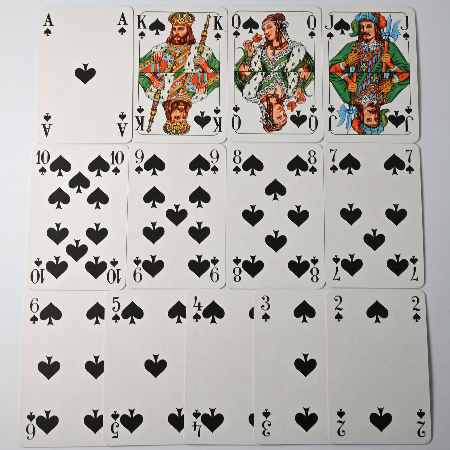 Vintage Kartenspiel Set in Holzbox – Altenburger Spielkarten, 2 Decks für Rommé, Bridge, Poker, Canasta, Einzelstück, 1970er Jahre