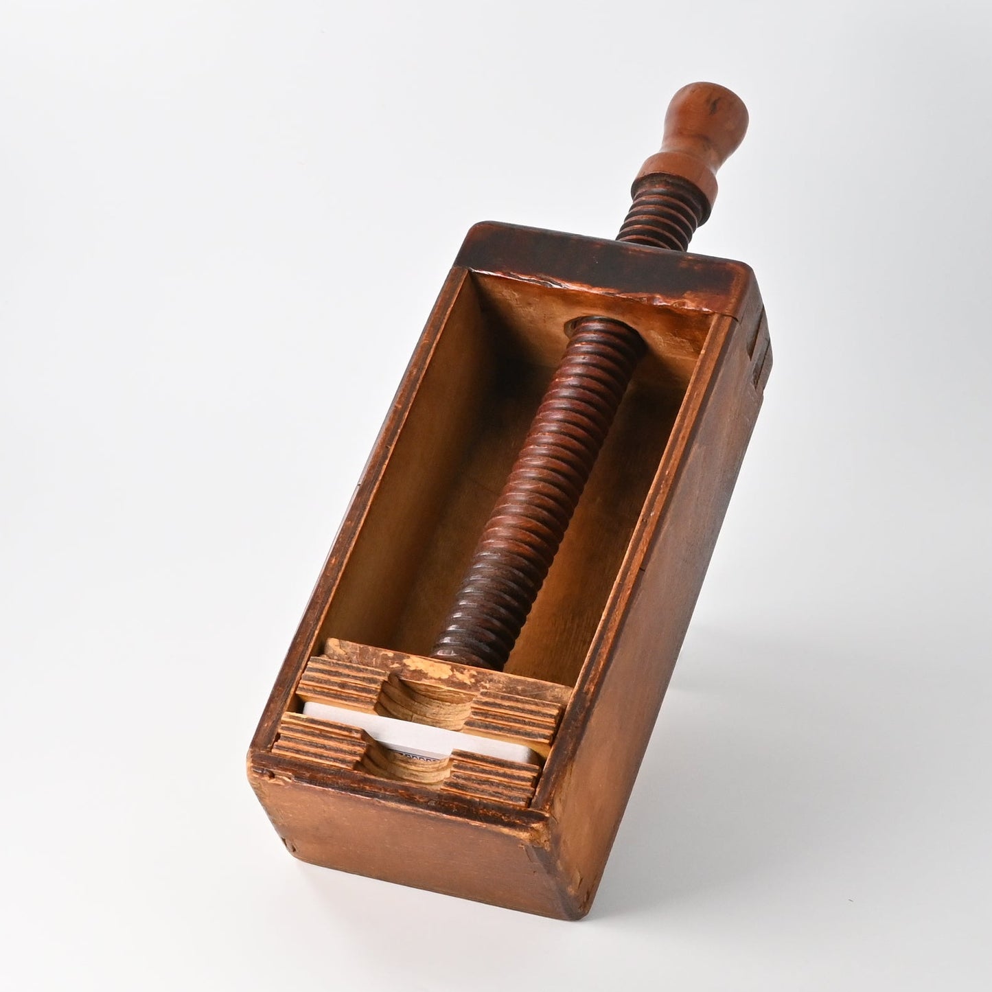 Spielkartenpresse aus Holz – handgefertigte Spindelpresse, inklusive Pressbrettchen – ca. 1890er Jahre