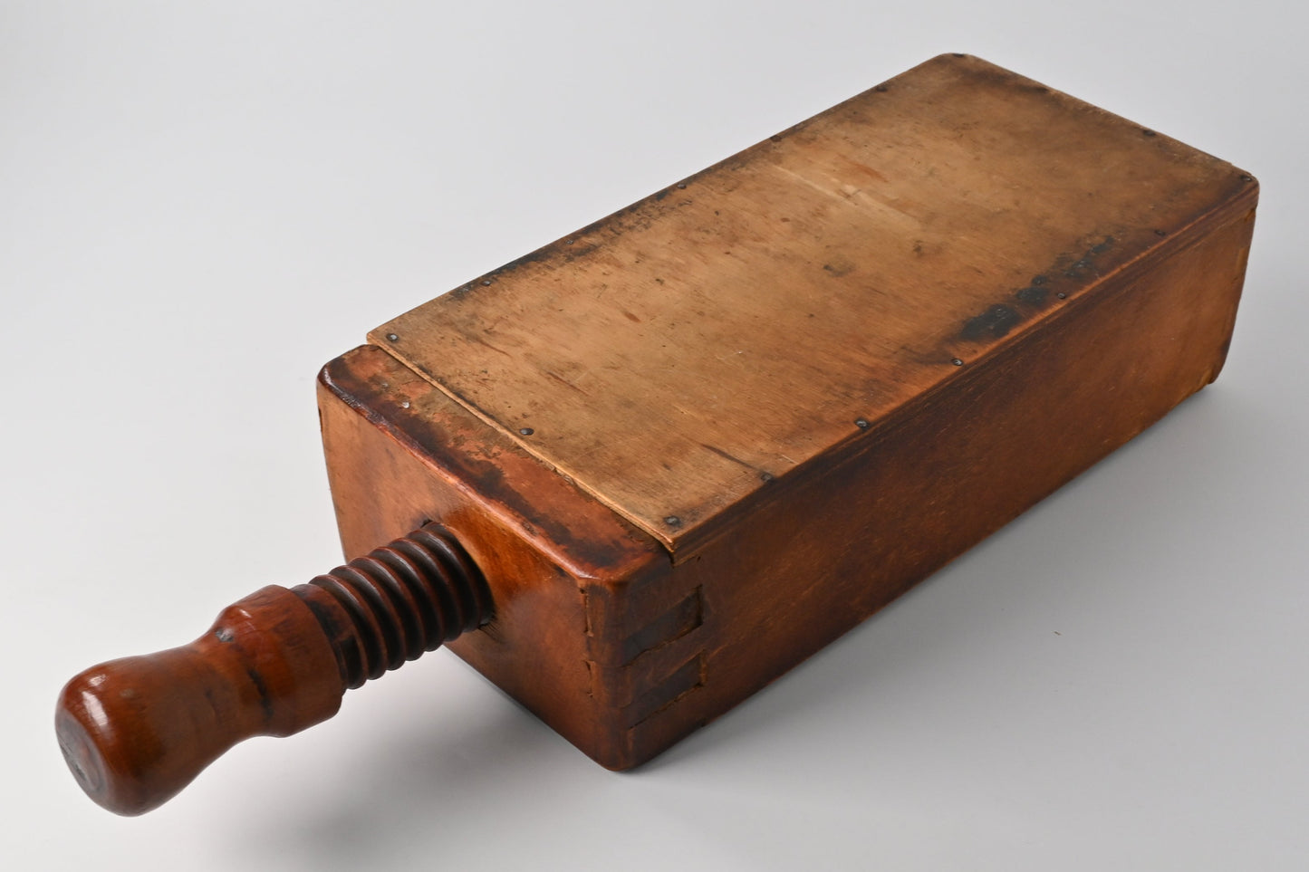Spielkartenpresse aus Holz – handgefertigte Spindelpresse, inklusive Pressbrettchen – ca. 1890er Jahre