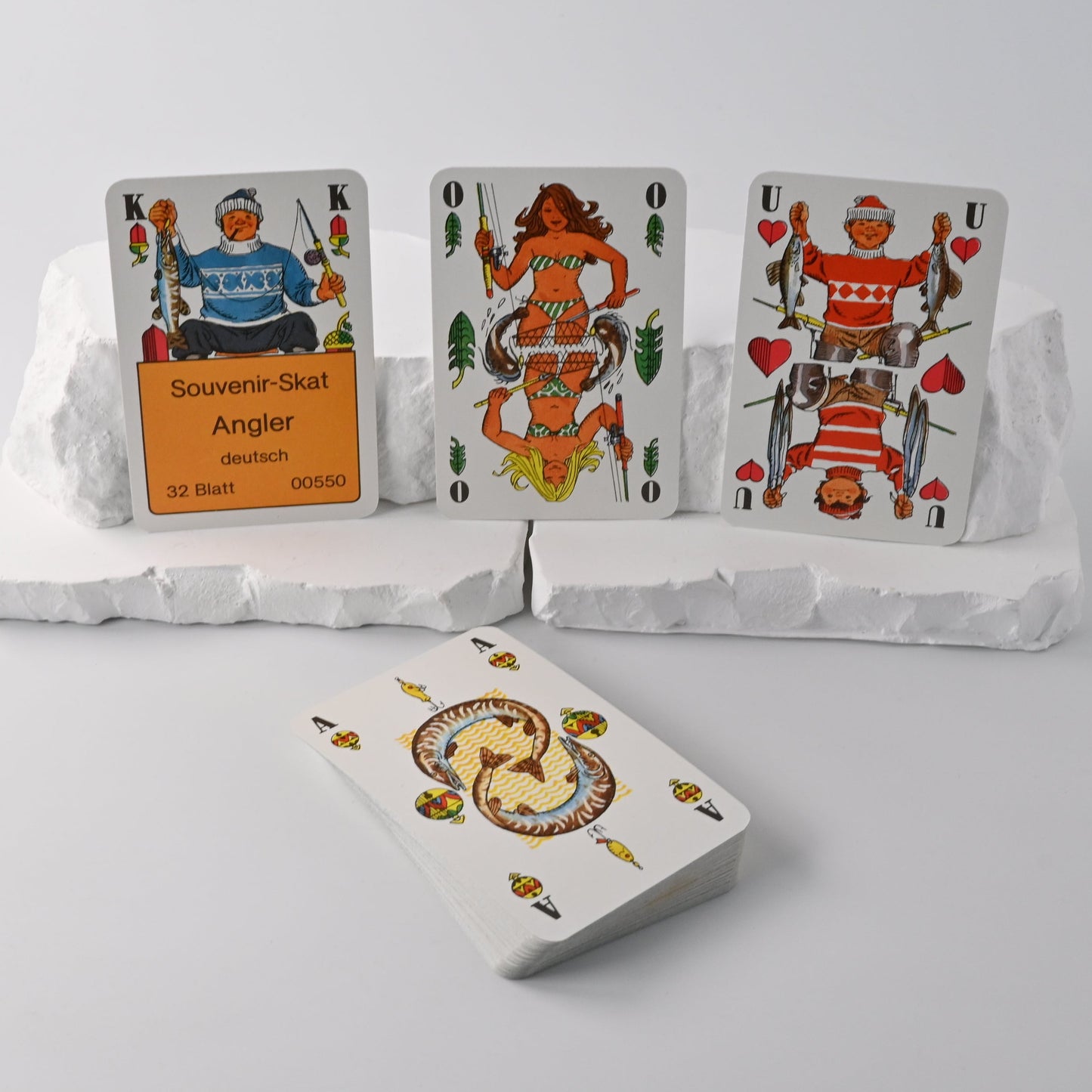 Skat deck DDR, VEB Altenburger Playing Cards, souvenir skat “angler” motif, German suited deck, 1980s