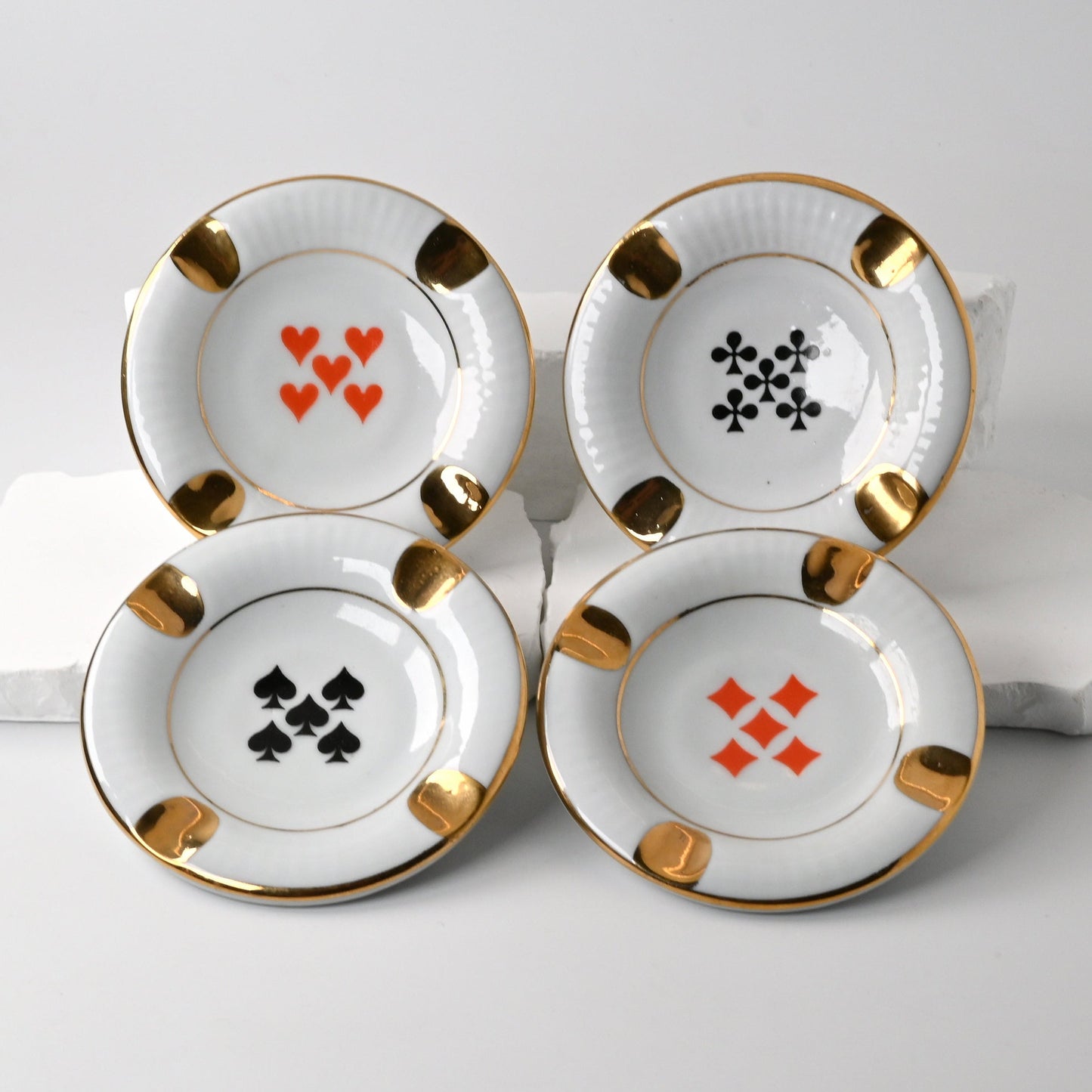 Keramik Aschenbecher Set mit Spielkartenmotiven, Mini Ascher für Poker, Bridge, Skat, Golddekor, Deutschland, Einzelstück, 1950er Jahre