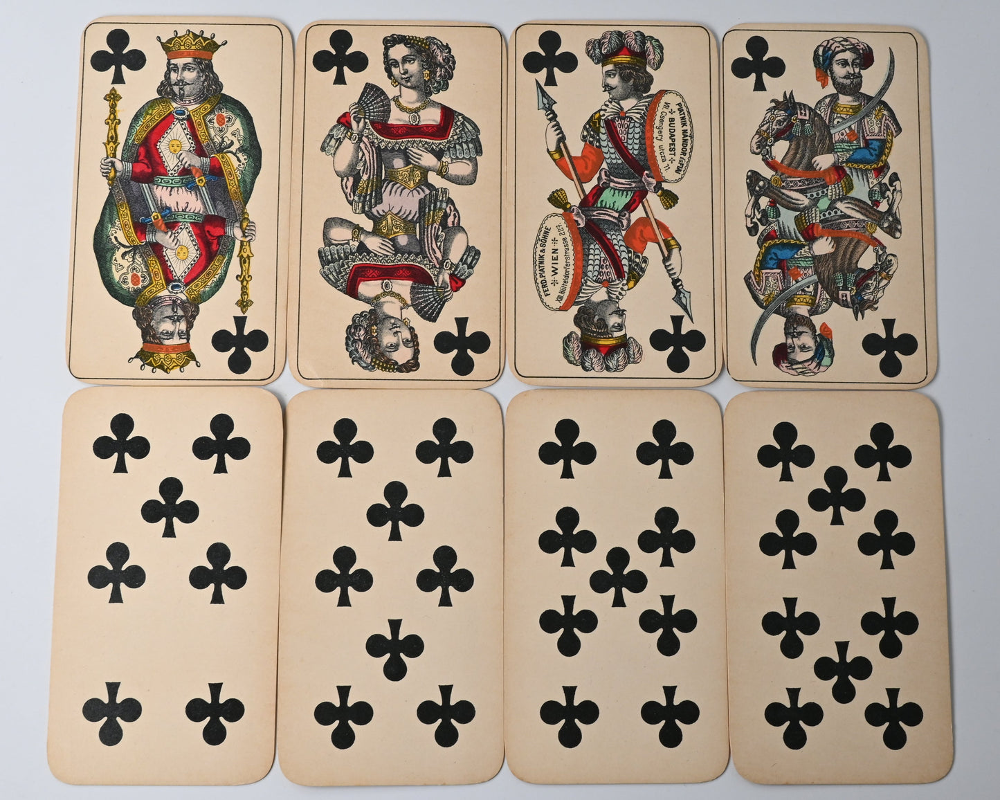 Tarockspiel – Ferdinand Piatnik & Söhne, Wien u. Budapest, 54 Blatt, k.u.k. Steuerstempel „60“, Metalltabakdose, Einzelstück – 1910er Jahre