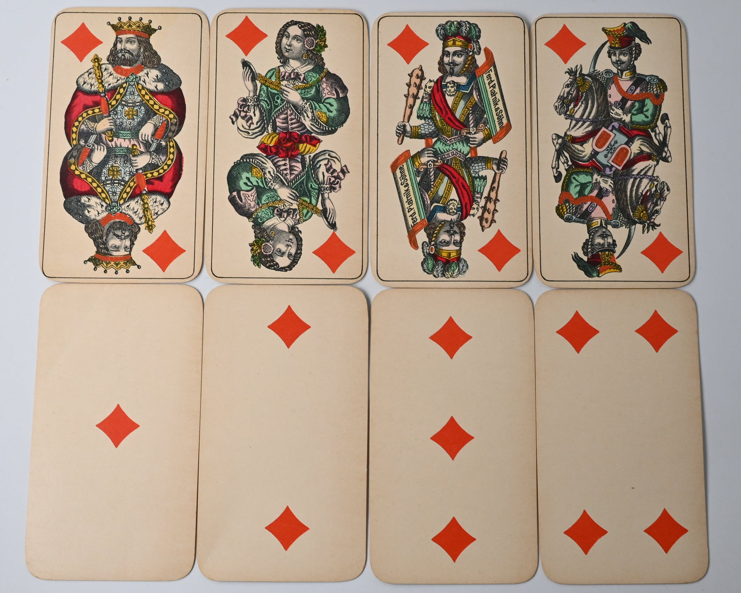 Tarockspiel – Ferdinand Piatnik & Söhne, Wien u. Budapest, 54 Blatt, k.u.k. Steuerstempel „60“, Metalltabakdose, Einzelstück – 1910er Jahre