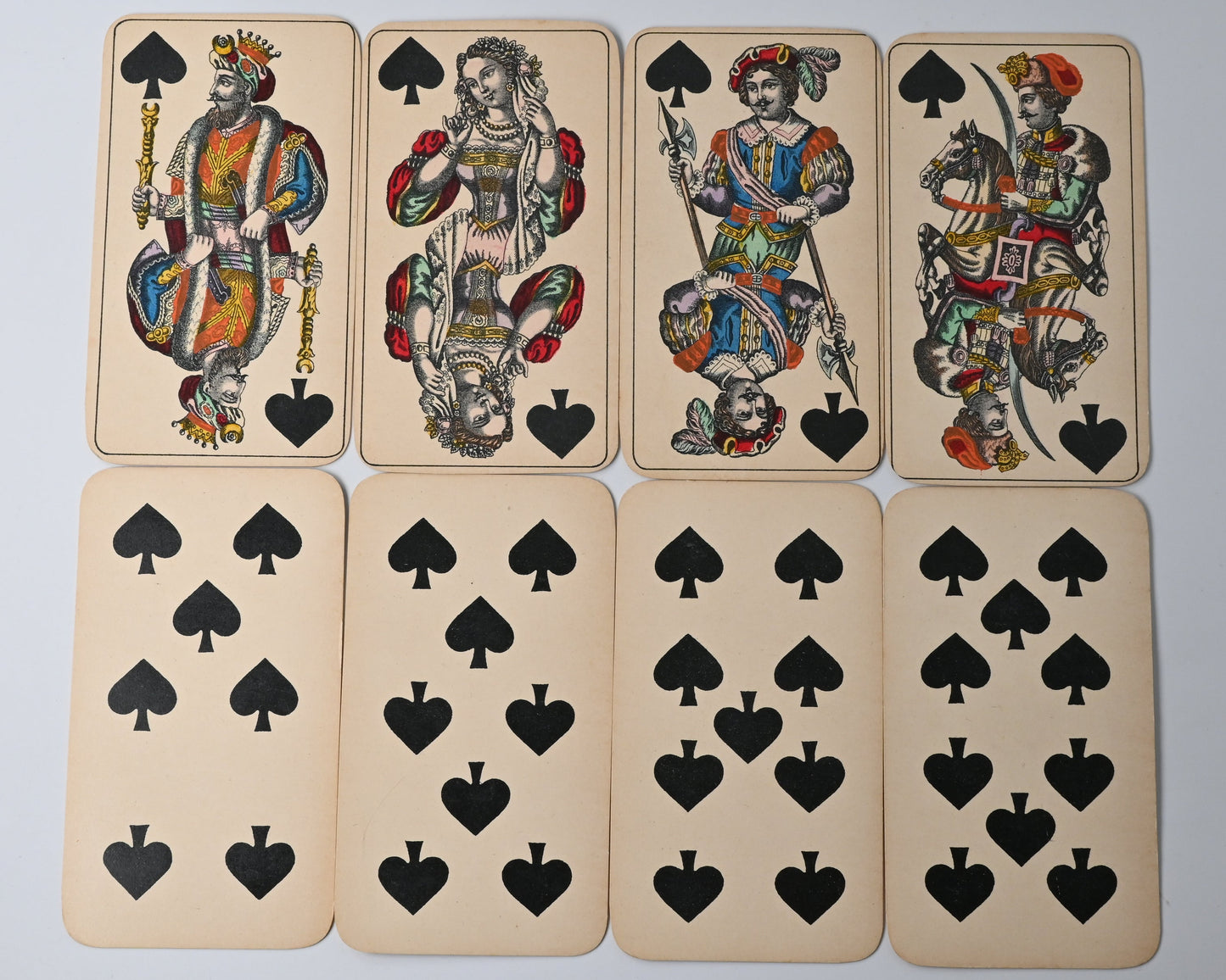 Tarockspiel – Ferdinand Piatnik & Söhne, Wien u. Budapest, 54 Blatt, k.u.k. Steuerstempel „60“, Metalltabakdose, Einzelstück – 1910er Jahre