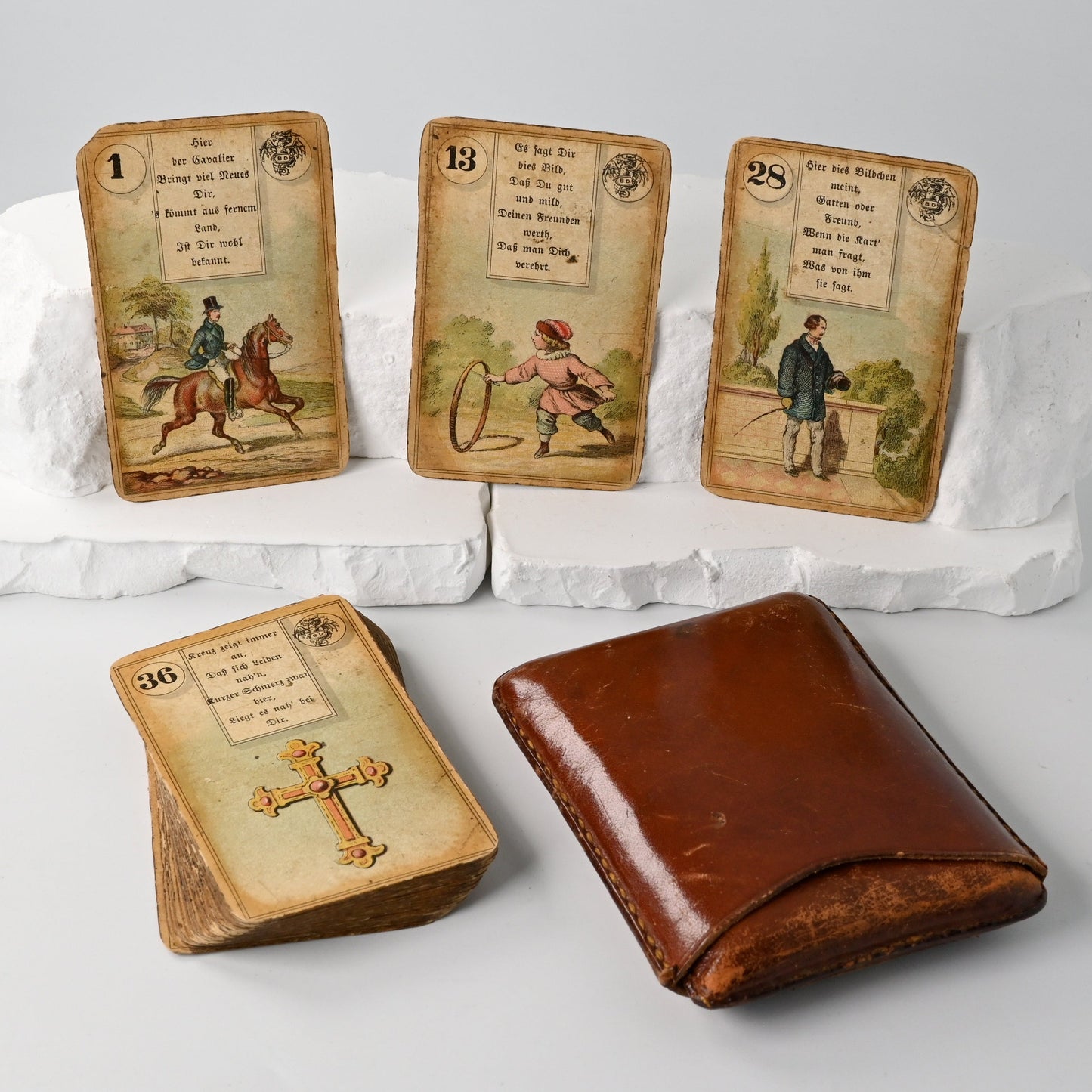 Wahrsagekarten No. 2, B.Dondorf, antikes Lenormand mit Lederetui, Verstexte, BD-Drachenlogo, 36 Blatt, Einzelstück, 1910er Jahre