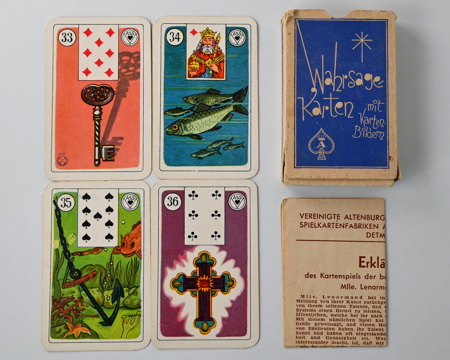 Wahrsagekarten mit Kartenbildern – Lenormand Orakelkarten, Vereinigte Altenburger & Stralsunder Spielkartenfabriken AG, Werk Ariston Detmold, 36 Blatt, Einzelstück – 1950er Jahre