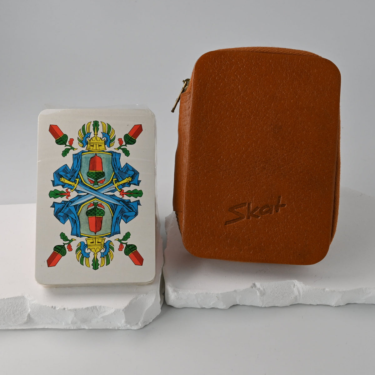 DDR Skat Playing Cards by Altenburger in a Genuine Pigskin Leather Case – from 1984 – One-of-a-Kind