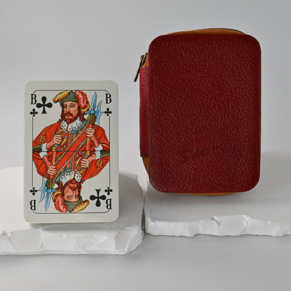 DDR Skat Playing Cards by Altenburger in a Burgundy Leather Case, French-Suited Deck – from 1987 – One-of-a-Kind