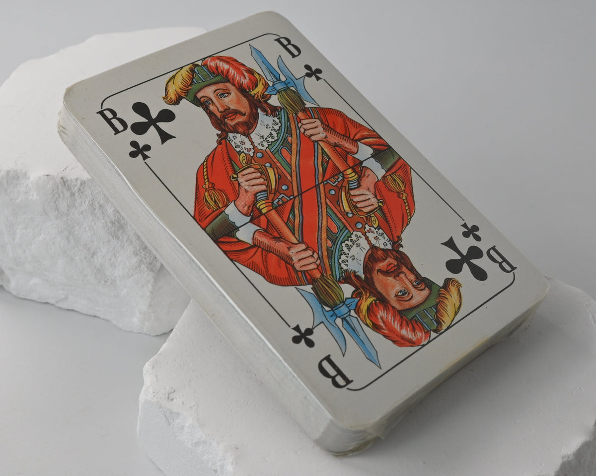 DDR Skat Playing Cards by Altenburger in a Burgundy Leather Case, French-Suited Deck – from 1987 – One-of-a-Kind