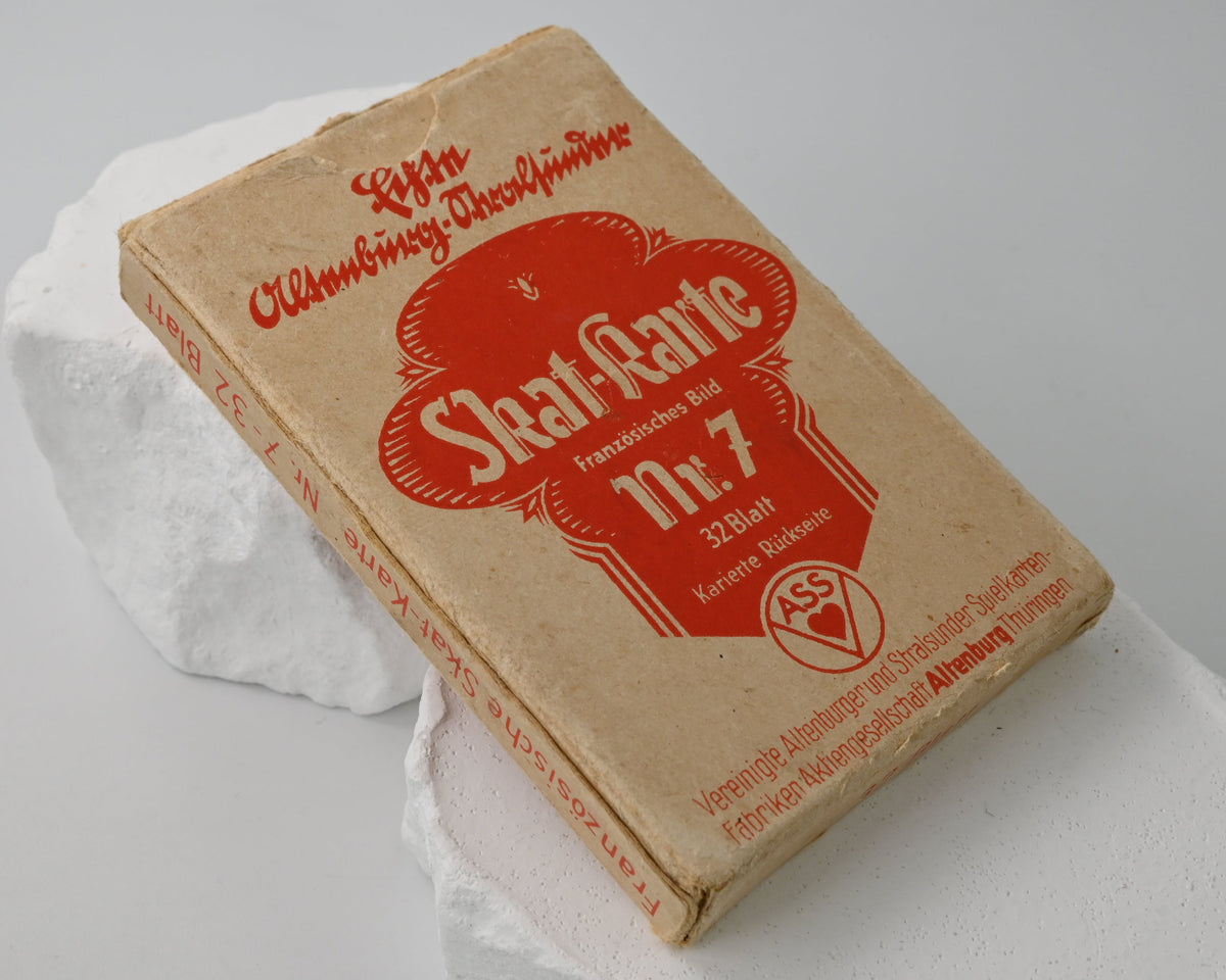 Skat Game – Altenburger Playing Cards, Skat-Karte Nr. 7, French-Suited Design, Checked Back – c. 1940 – One of a Kind